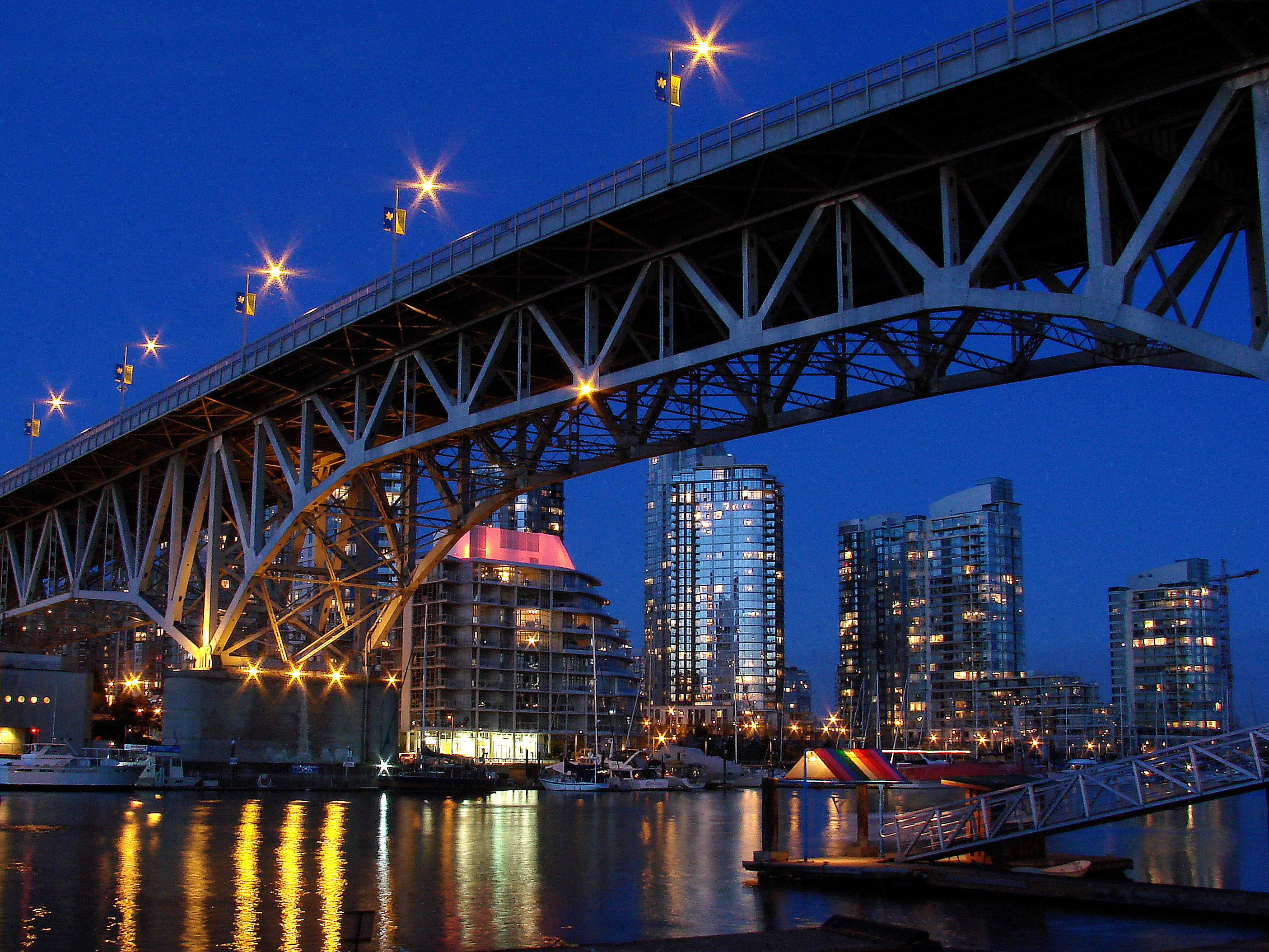 Vancouver Lions Gate Bridge セルコホーム三島